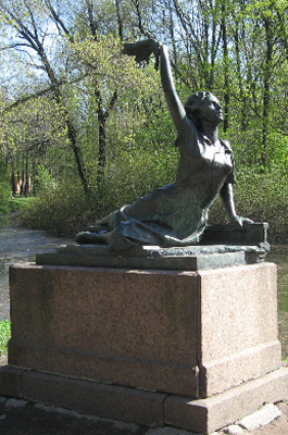 Памятник Раймонде Дьен