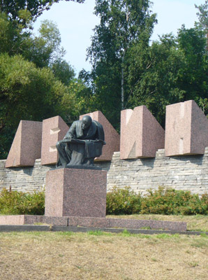 Еще один памятник Ленину
